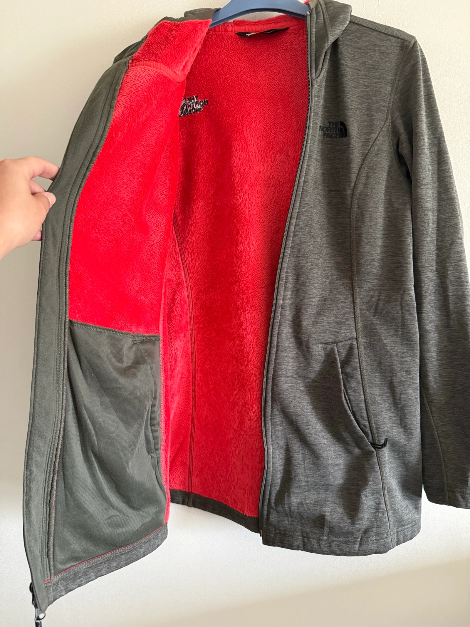 Veste The North Face feminina acolchoada - Tamanho M - Excelente estado - ideal para atividades ao ar livre – photo 7